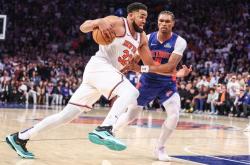 LOL电竞官网 -关于清晨瓦伦西亚备战NBA季后赛，遗憾出局细节曝光，底气十足，团队化学反应显著的信息