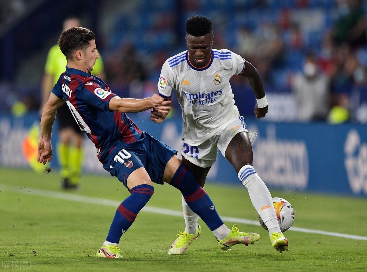 包含今晚西甲焦点战，尤文图斯防线松动，媒体盛赞，资深球员宣示担当的词条